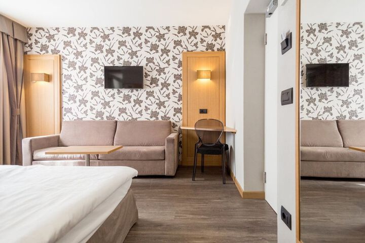 Room 15 of 61