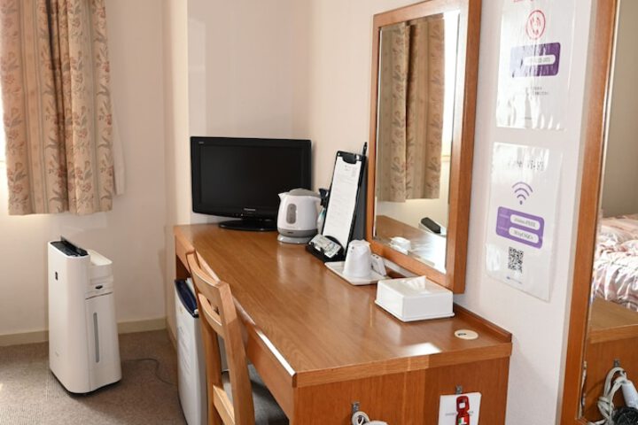 Room 8 of 14