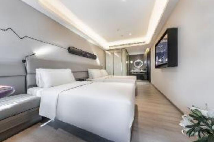 Room 18 of 18