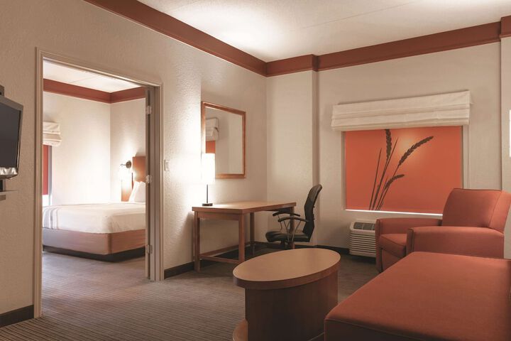 1 King Bed (8 of 15)
