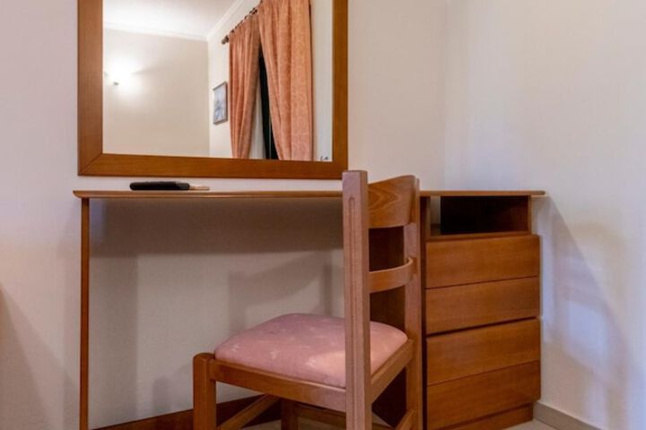 Room 12 of 52