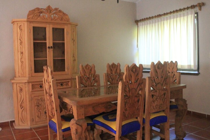 Room 9 of 38