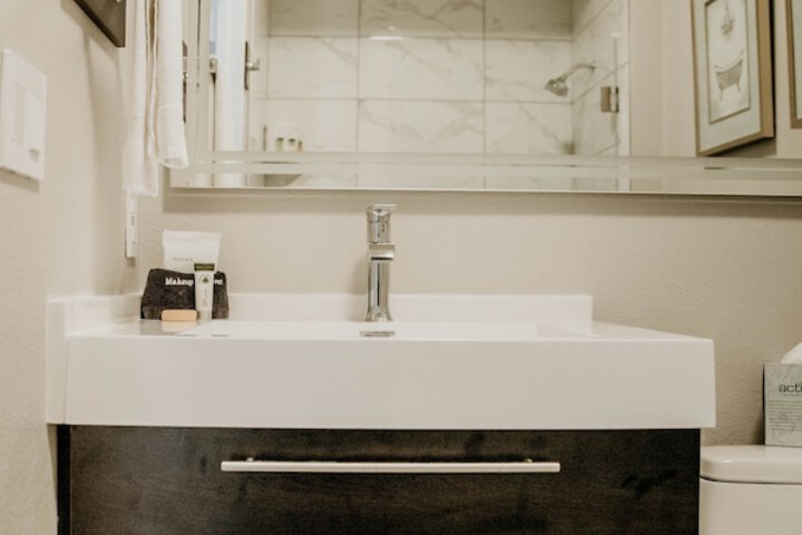 Bathroom sink