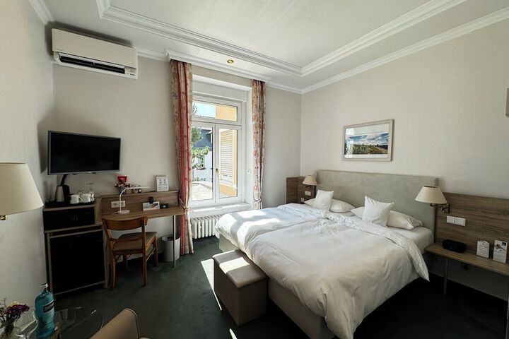 Room 27 of 113