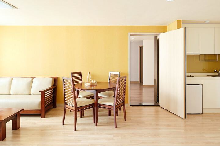 Room 8 of 42