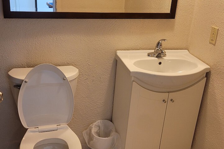 Room 10 of 16