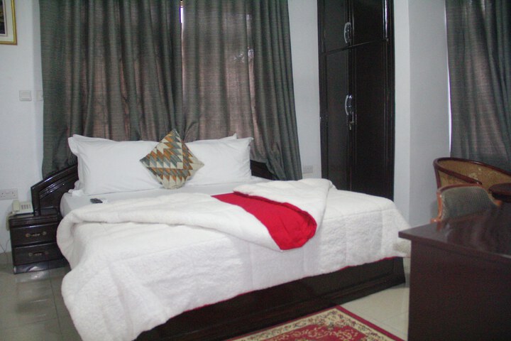 Room 8 of 42