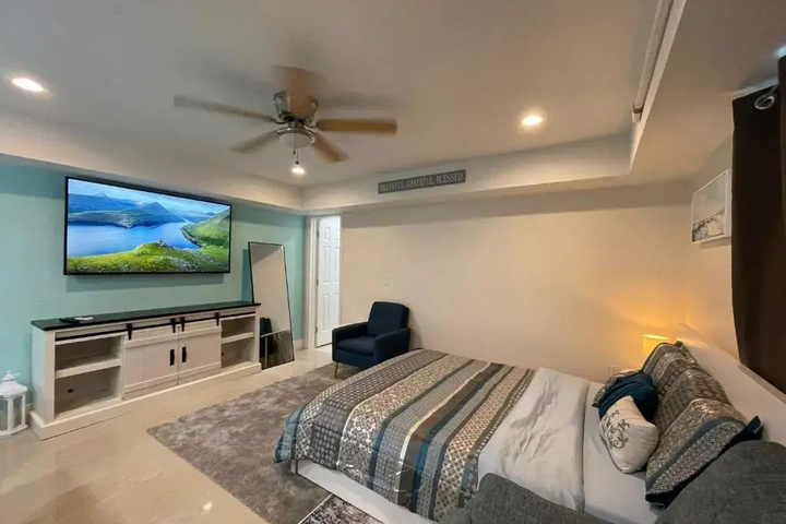 Exterior of Luxury Cozy Studio - 5 min to Beach