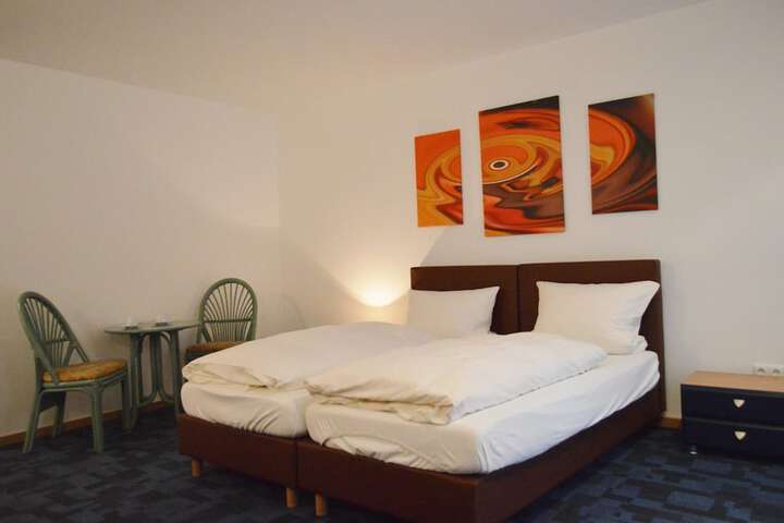 Room 10 of 29