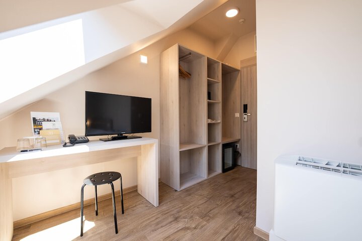 Room 40 of 138