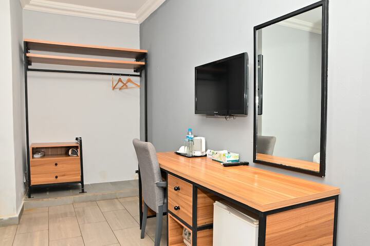 Room 8 of 86