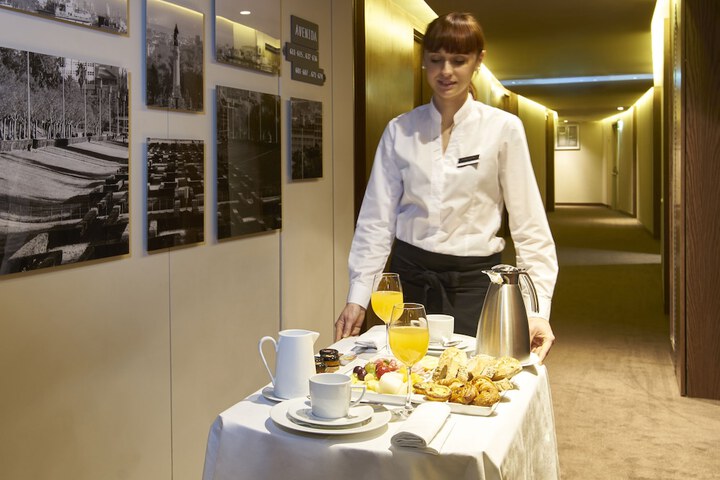 Breakfast/Coffee Service 40 of 62