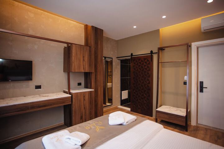 Room 4 of 24
