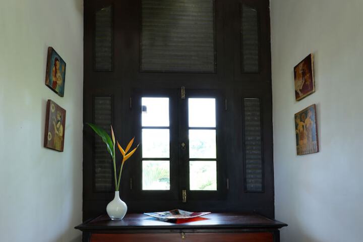 Room 9 of 80