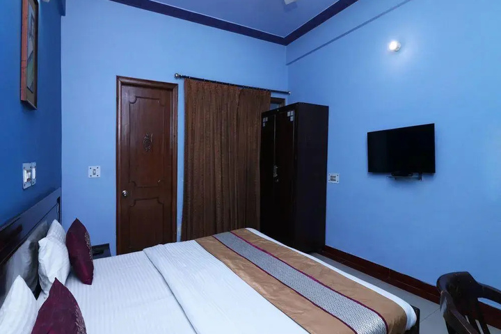 Room 2 of 8