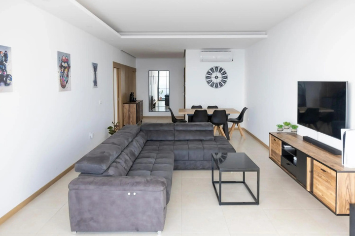 Room 7 of 22