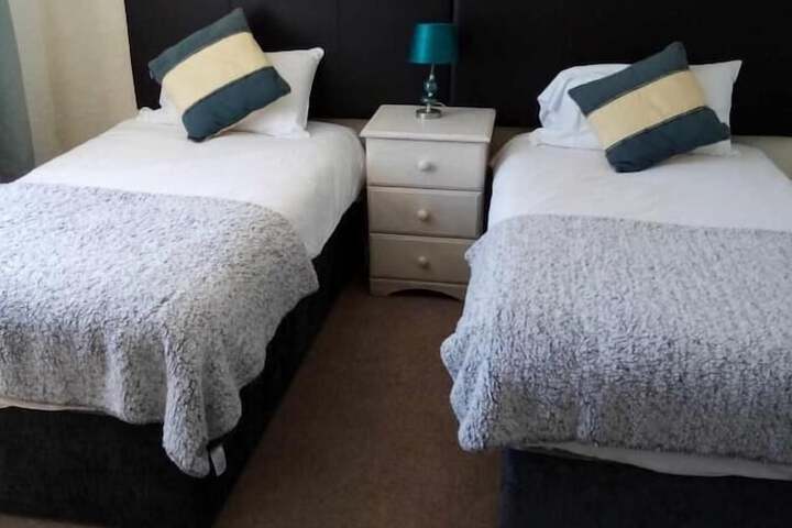 Room 4 of 40