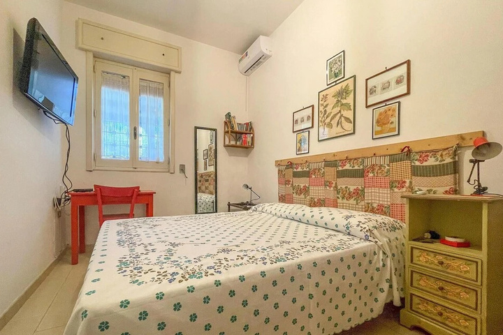 Room 6 of 13