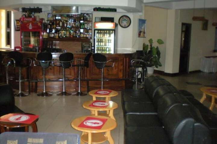 Lounge 54 of 82