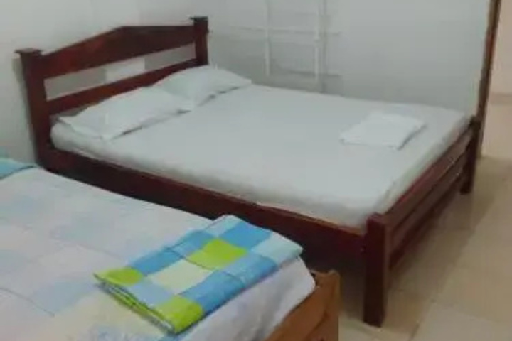 Room 7 of 12