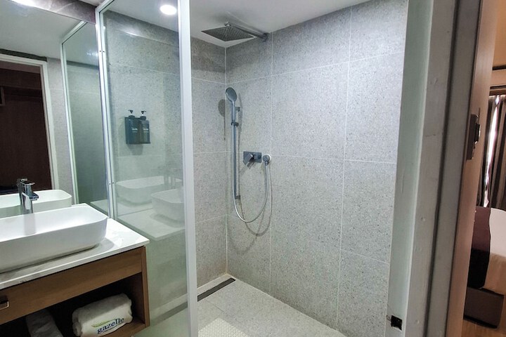 Room 30 of 120