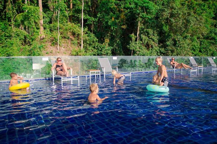 Pool Hotel