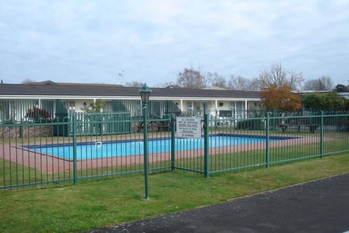 Pool 29 of 41