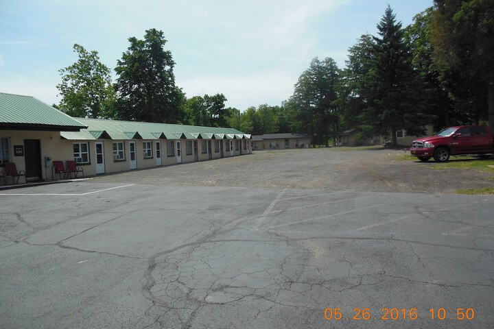 Hotel Exterior 79 of 98