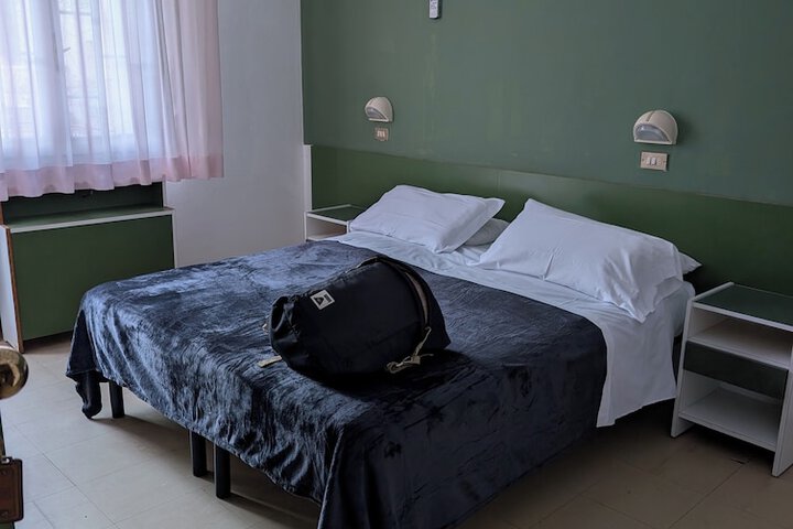 Room 9 of 26