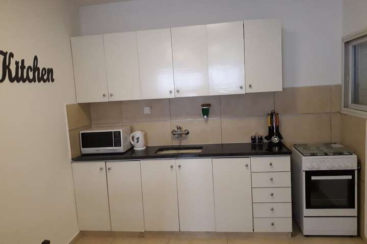 Room 3 of 28