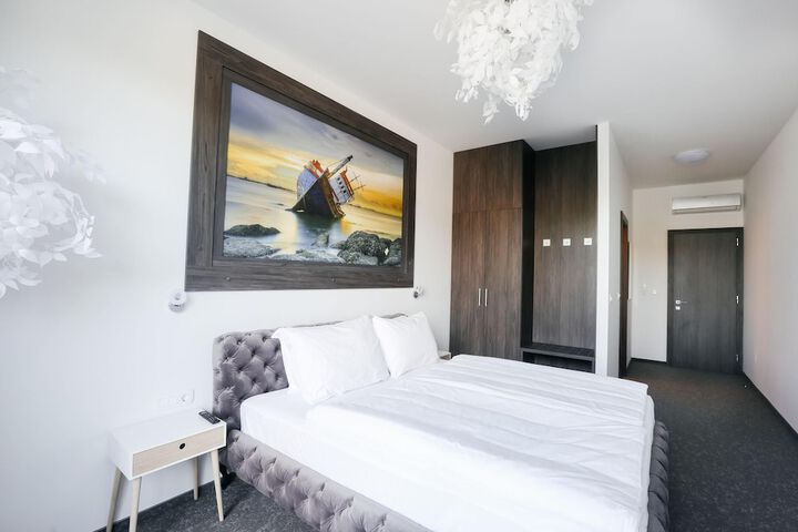Room 15 of 79