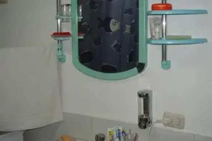 Room 6 of 8