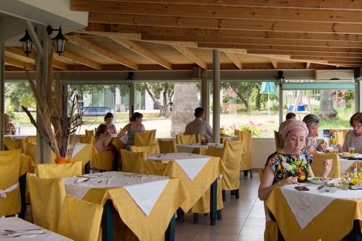 Dining 50 of 82