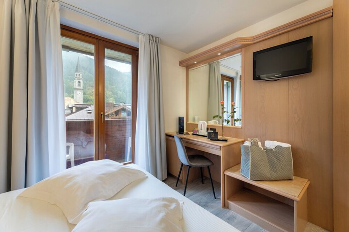 Room 48 of 180