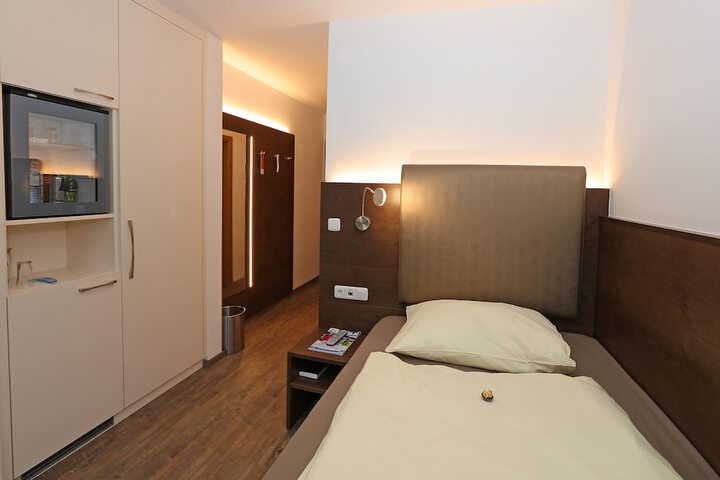 Room 11 of 64