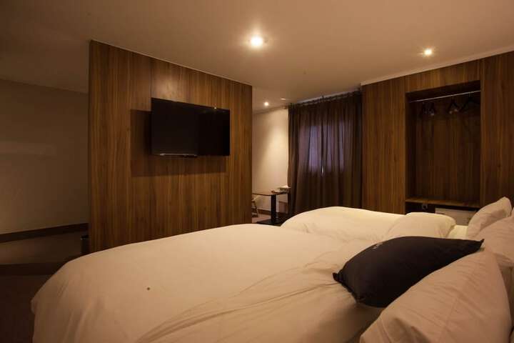 Room 9 of 53