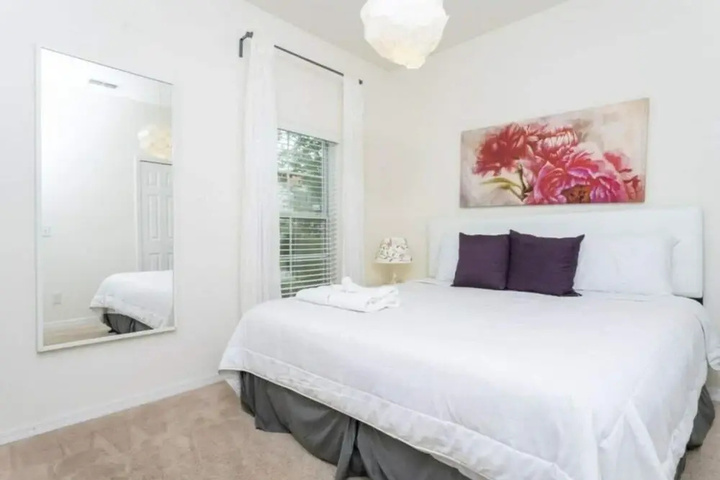 Room 4 of 20