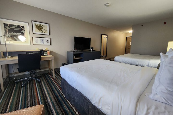 2 Queen Beds (11 of 31)