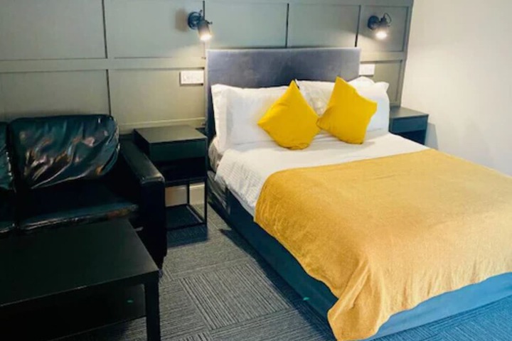 Room 12 of 40