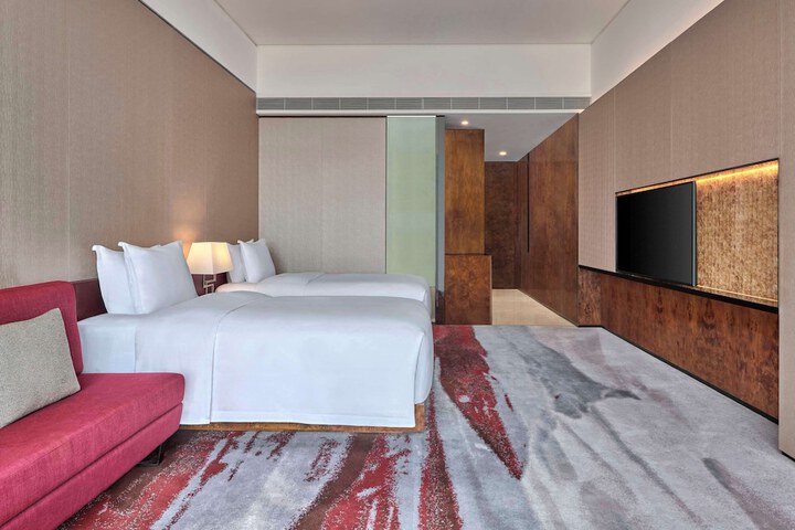 Room 34 of 133