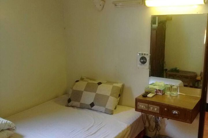 Room 14 of 22
