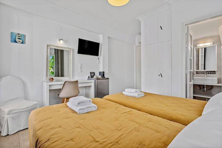 Room 46 of 122