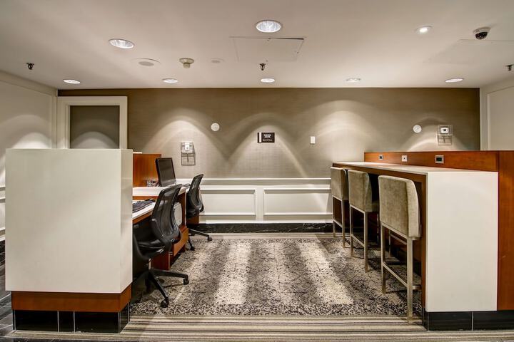 Business Center 113 of 116