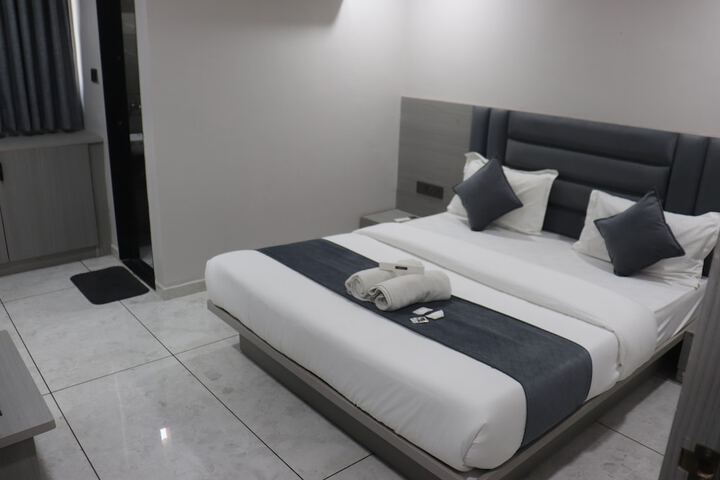 Room 3 of 25