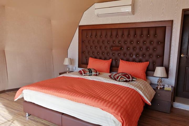 Room 3 of 38