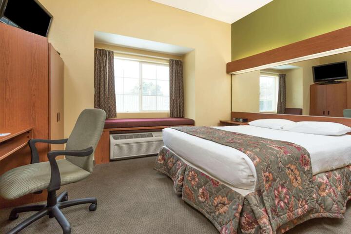 2 Queen Beds (31 of 34)