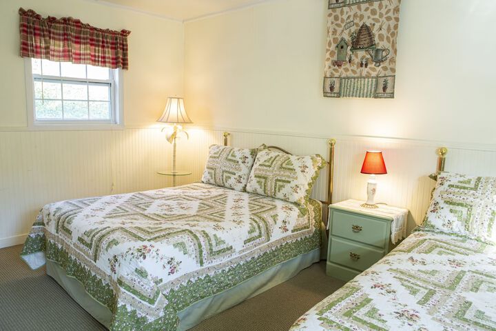 Room 2 of 136