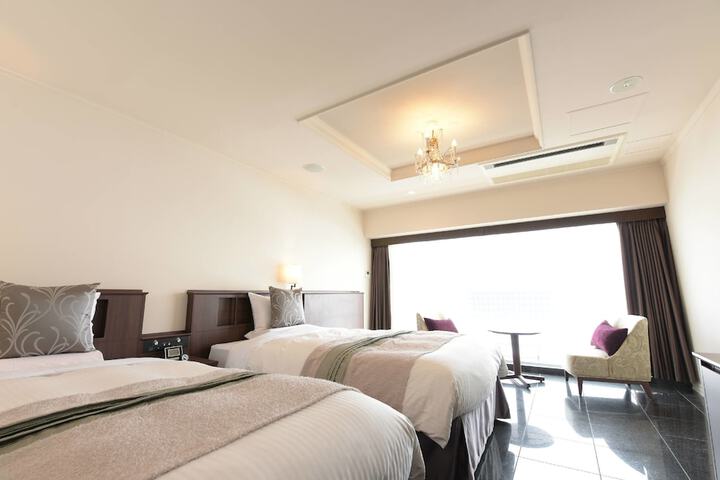 Room 3 of 67
