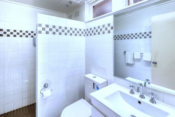 Room 16 of 29