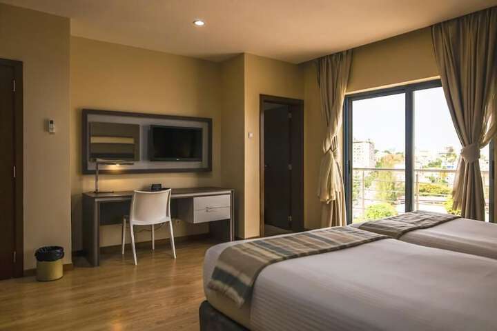 Room 10 of 31